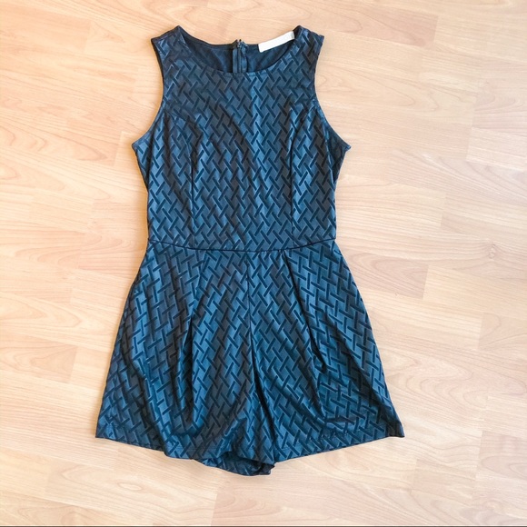 Black Everleigh Romper - Picture 2 of 5